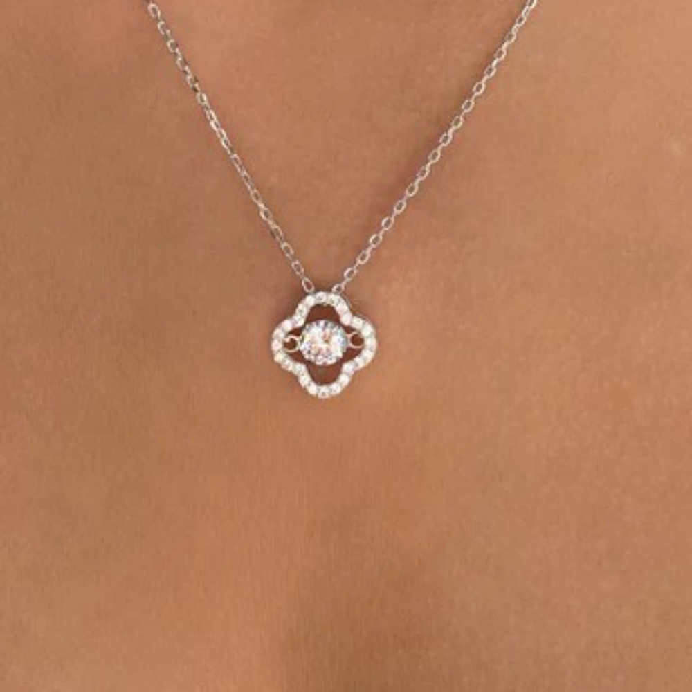 ❤️ Swarovski Dancing Crystal Clover pendant necklace ❤️ ❣️ ❤️
